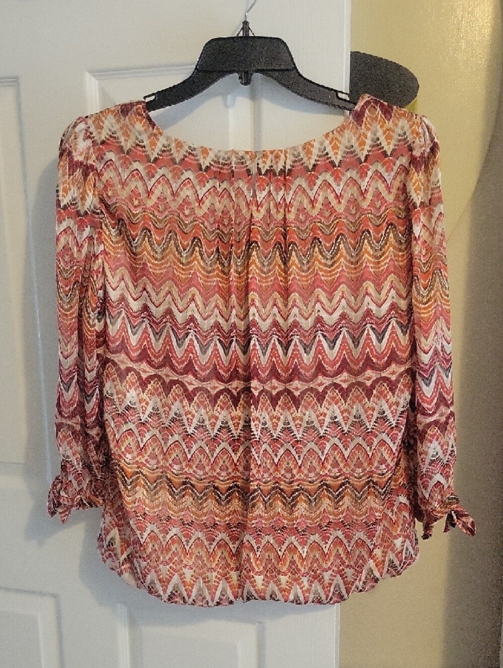 Roz & Ali Multicolor Chevron scoop neck Blouse elastic waist, cute wrist ties - Picture 6 of 6